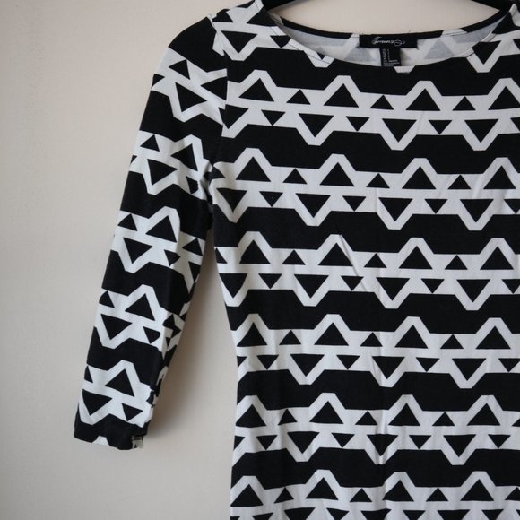 Geometric Pattern Bodycon Dress - Picture 7 of 10